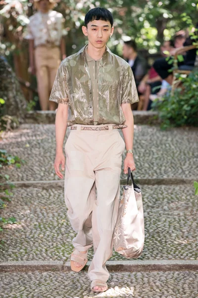 Look 11
